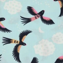 Bio Popeline Baumwollstoff Parrot Play Aus Der Serie Tropical Garden Von Cloud9 -TextilKreativ Verkaufsgeschäft Baumwollstoff Parrot Play aus der Serie 1573 2