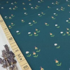 Bio Popeline Baumwollstoff Clover On Teal Von Monaluna