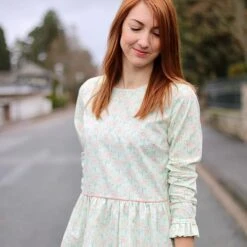 Bio Baumwollstoff Garden Grounds Budding Grün Von Art Gallery Fabrics -TextilKreativ Verkaufsgeschäft Grounds Budding Gruen von Art Gallery 255 3