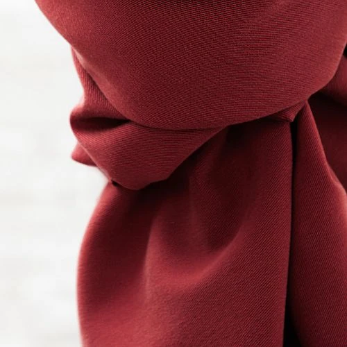 SOFT STRETCH TWILL In Berry Von Meet Milk 2 SOFT STRETCH TWILL In Berry Von Meet Milk – Bild 2