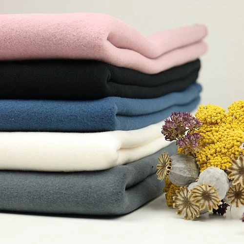 Bio Baumwollfleece Stoff Schwarz Von Fabrilogy 4 Bio Baumwollfleece Stoff Schwarz Von Fabrilogy – Bild 4