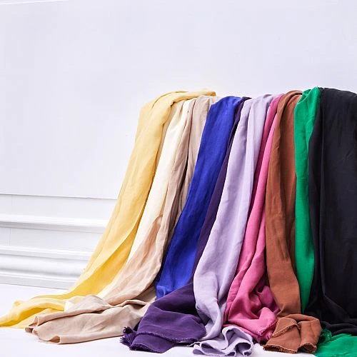 Vida Voile In Schwarz Von Meet Milk Aus 100% TENCEL ™ Lyocell Fasern 4 Vida Voile In Schwarz Von Meet Milk Aus 100% TENCEL ™ Lyocell Fasern – Bild 4