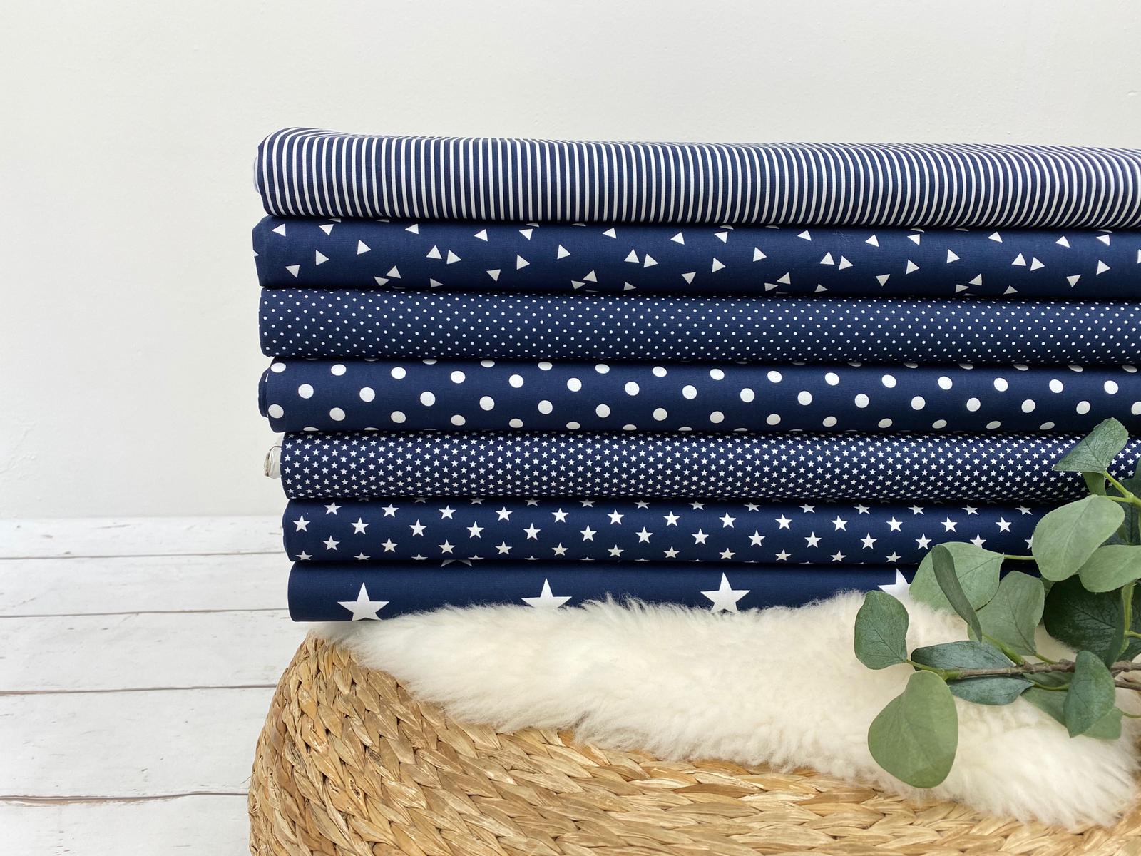 TextilKreativ Verkaufsgeschäft -TextilKreativ Verkaufsgeschäft stoffebox webware baumwolle collage patchwork weiss blau popelin punkte dreiecke streifen sterne stars dots 130g oeko tex 100 design by poppy dunkelblau navy Art Nr SP